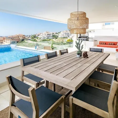 Lmr- Luxury Apartment, Private Pool, Stunning View, Families Only,