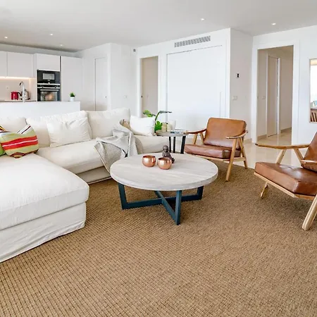 Lmr- Luxury Apartment, Private Pool, Stunning View, Families Only,