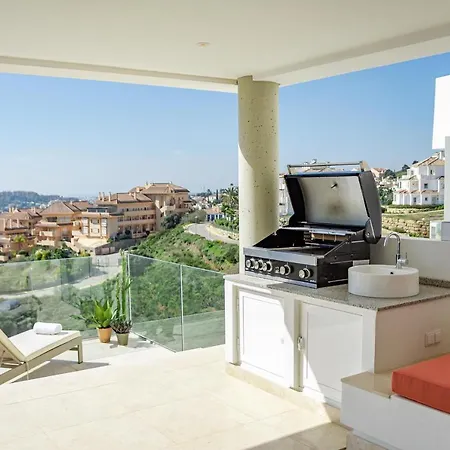 Lmr- Luxury Apartment, Private Pool, Stunning View, Families Only,